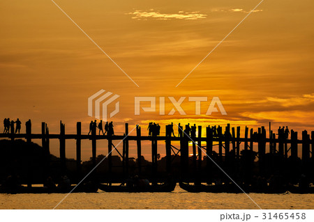 Silhouette of U bein bridge at sunset Mandalay 31465458
