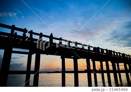 The wooden U-Bein bridge in Myanmar 31465460