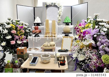 自宅供養 祭壇の写真素材