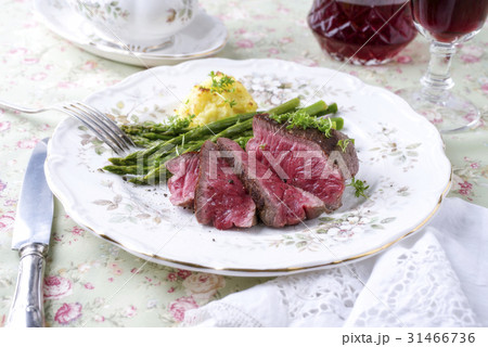 Point Steak with Green Asparagus and Mashed Potato Point Steak with Green Asparagus and Mashed Potato 31466736