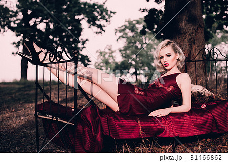 Beautiful and elegant blonde woman with red lips 31466862