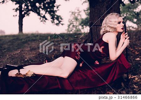 Beautiful and elegant blonde woman with red lips Beautiful and elegant blonde woman with red lips 31466866