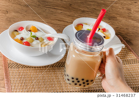 杏仁豆腐とタピオカ Chinese sweets Almond jelly and tapioca 杏仁豆腐とタピオカ Chinese sweets Almond jelly and tapioca 31468237