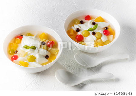 杏仁豆腐とタピオカ　Chinese sweets Almond jelly and tapioca 31468243