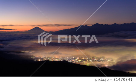 長野 高ボッチ山から望む富士山と諏訪盆地の夜景 長野 高ボッチ山から望む富士山と諏訪盆地の夜景 31470341