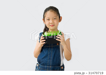 Organic Farming Concept, Asian Child Farmer Organic Farming Concept, Asian Child Farmer 31470719