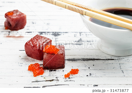 Red tuna sashimi with salmon roe. 31473877