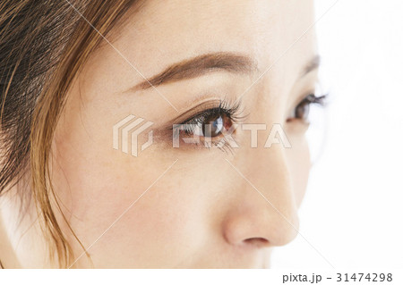 まつげエクステをした女性 31474298