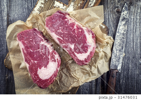 Dry Aged Rib Eye Steak on Cutting Board 31476031