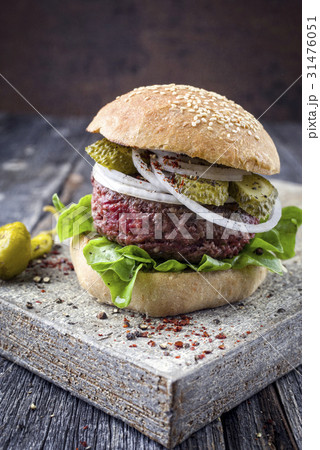 Barbecue Hamburger with Vegetable Barbecue Hamburger with Vegetable 31476051