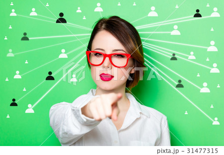 young thoughtful woman in glasses 31477315