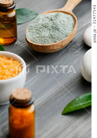Close-up spa cosmetic products - clay, oil and sea 31477543