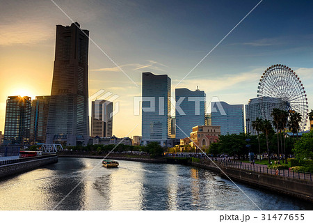Yokohama cityscape at sunset in Minato Mirai 31477655
