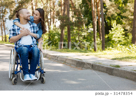 Positive young people enjoying time on the nature 31478354