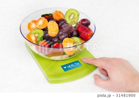 Lots of fruit on the kitchen scale in a kitchen 31481900