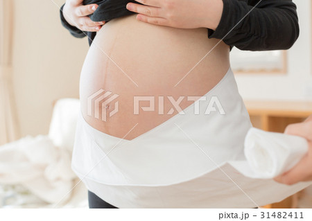 woman during pregnancy or shortly after childbirth woman during pregnancy or shortly after childbirth 31482411