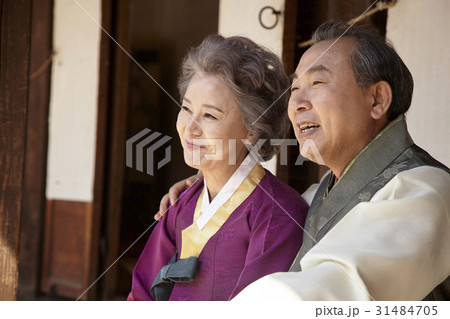 南山コル韓屋村 夫婦 ソウル 31484705