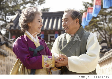 夫婦 伝統的な衣装 伝統衣装 31484735