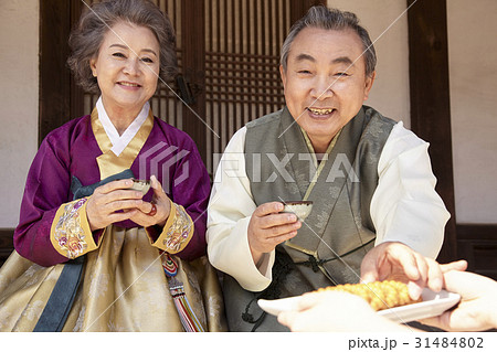 南山コル韓屋村 夫婦 ソウル 31484802