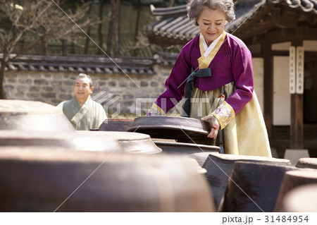 南山コル韓屋村 夫婦 ソウル 31484954