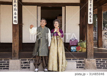夫婦 伝統的な衣装 伝統衣装 31485046