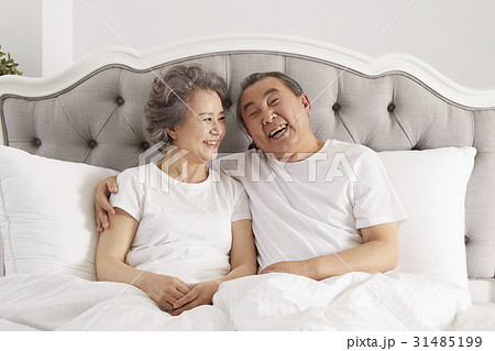 60代 夫婦 寝室 31485199