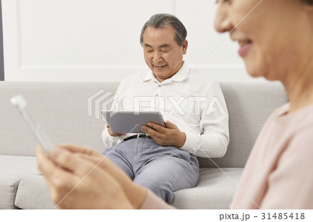 夫婦 コンピュータ パソコン 31485418