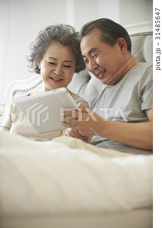60代 夫婦 寝室 31485647