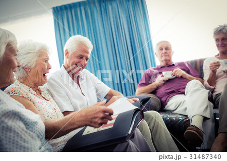 Seniors looking at pictures 31487340