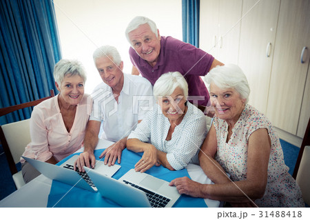 Group of seniors using a computer 31488418