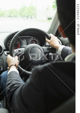 カジュアル　ミドルビジネスマン　車 31490253