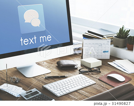 Computer Monitor Chat Conversation Bubble Graphic Computer Monitor Chat Conversation Bubble Graphic 31490827