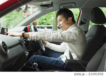 カジュアル ミドルビジネスマン 車 カジュアル ミドルビジネスマン 車 31491956