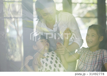 Mom and two daughters are having fun together at home. 31492778