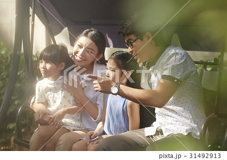 A father is pointing at something and his family is looking. 31492913