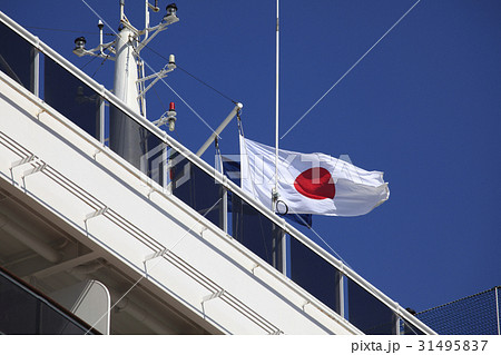 客船の航海灯と日章旗 31495837