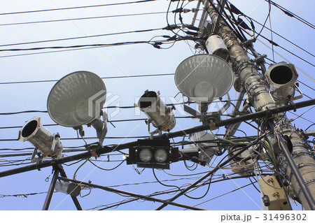 電柱から電線を引き込んだ照明器具 31496302