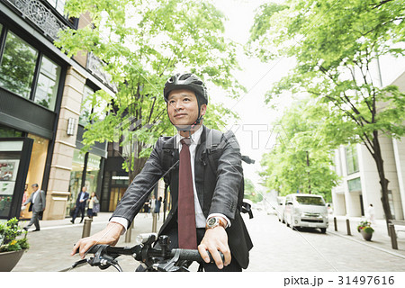 ミドルビジネスマン　自転車 31497616