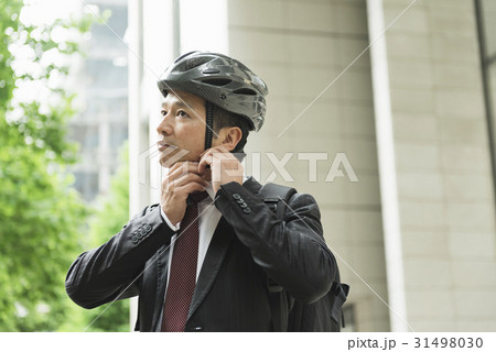 ミドルビジネスマン　自転車 31498030