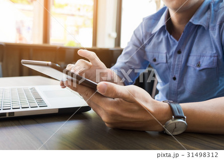 casual business man with mobile phone in the hand 31498312