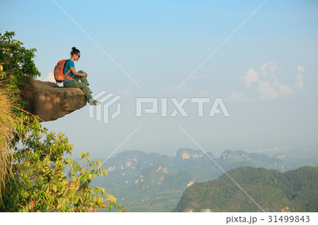 woman hiker enjoy the view on mountain peak cliff 31499843