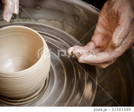 Hands of the master potter and vase of clay Hands of the master potter and vase of clay 31501399