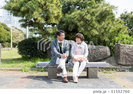 シニア夫婦 公園 31502760