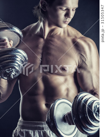 Muscular man 31505347
