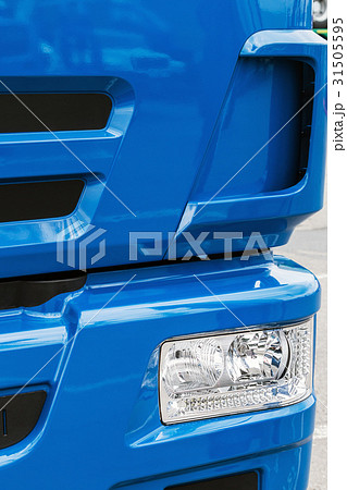 cab and bumper with the headlights of trucks 31505595