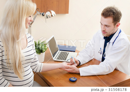 Doctor measuring of blood sugar for diabetes 31508178