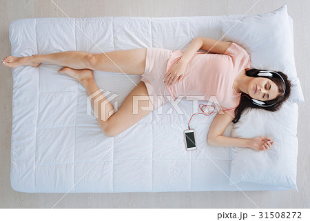 Joyful positive woman listening to music 31508272