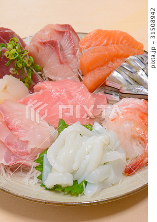 おいしい刺身盛り合わせ おいしい刺身盛り合わせ 31508942