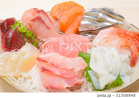 おいしい刺身盛り合わせ おいしい刺身盛り合わせ 31508948