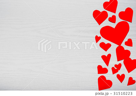 Wooden white background with red hearts.  31510223